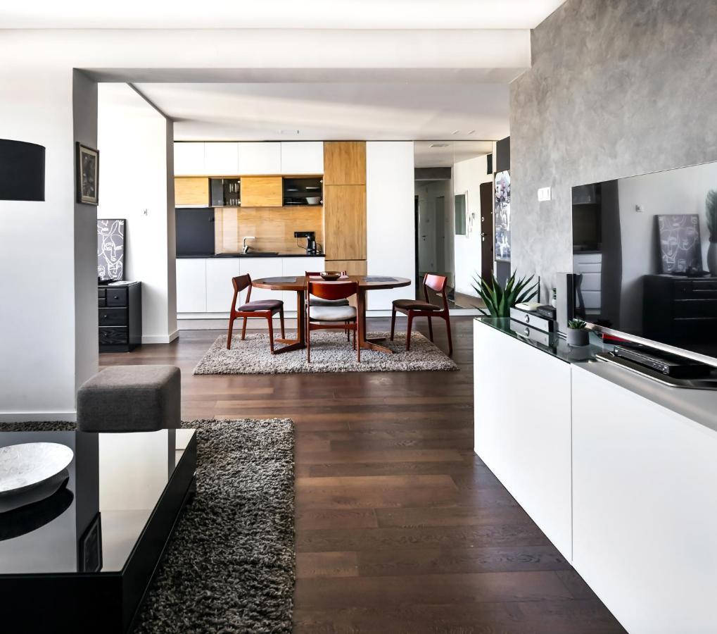 2 Bedroom Penthouse In City Center, Free Parking ซาราเยโว ภายนอก รูปภาพ